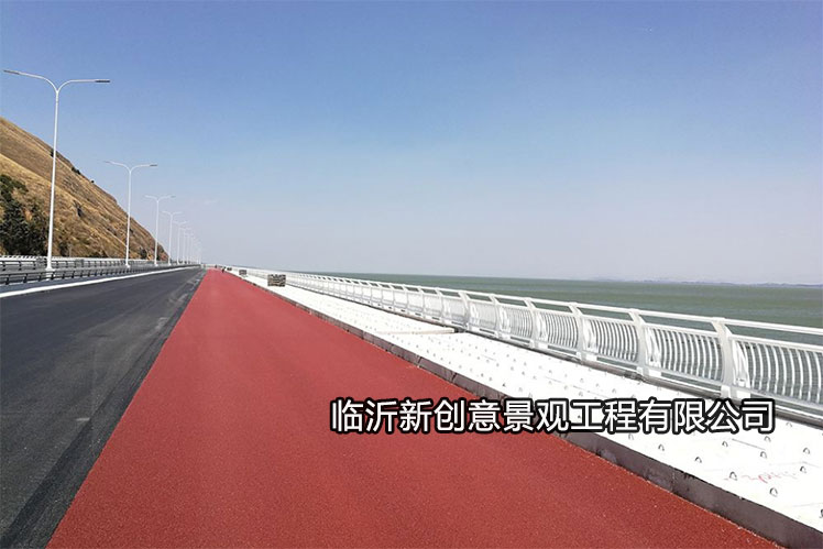 对比彩色沥青路面和彩色透水混凝土的性能特点