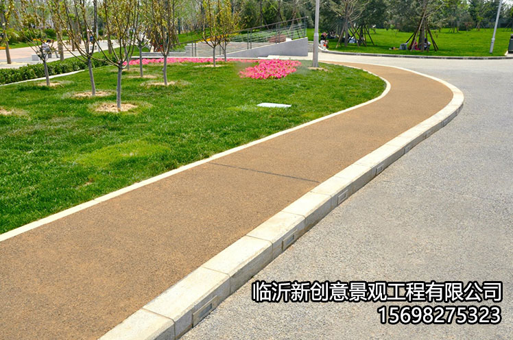 露骨料透水混凝土如何施工？