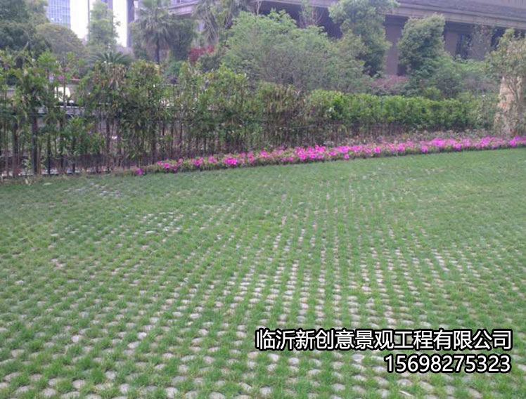 植草地坪模具的使用