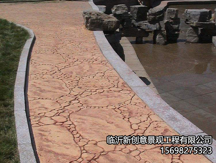 如何避免压模路面出现裂缝？